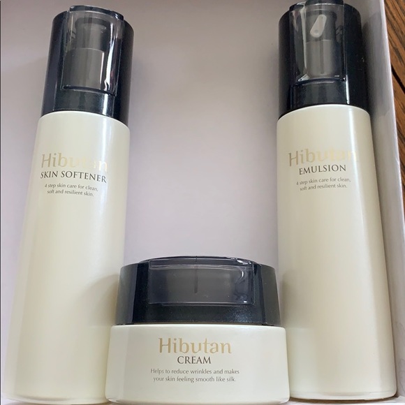 NWOB Charmzone Hibutan 3 pc skincare set